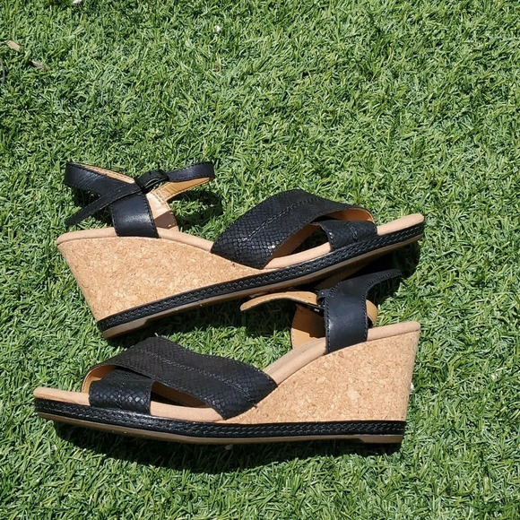 Clarks Soft Cushion Womens Helio Latitude Wedge Sandals with a Leather Upper - Picture 10 of 11